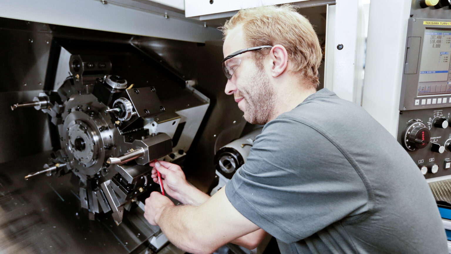 Symbolbild für Mitarbeitende Produktion mit IV-Rente 50 - 100%