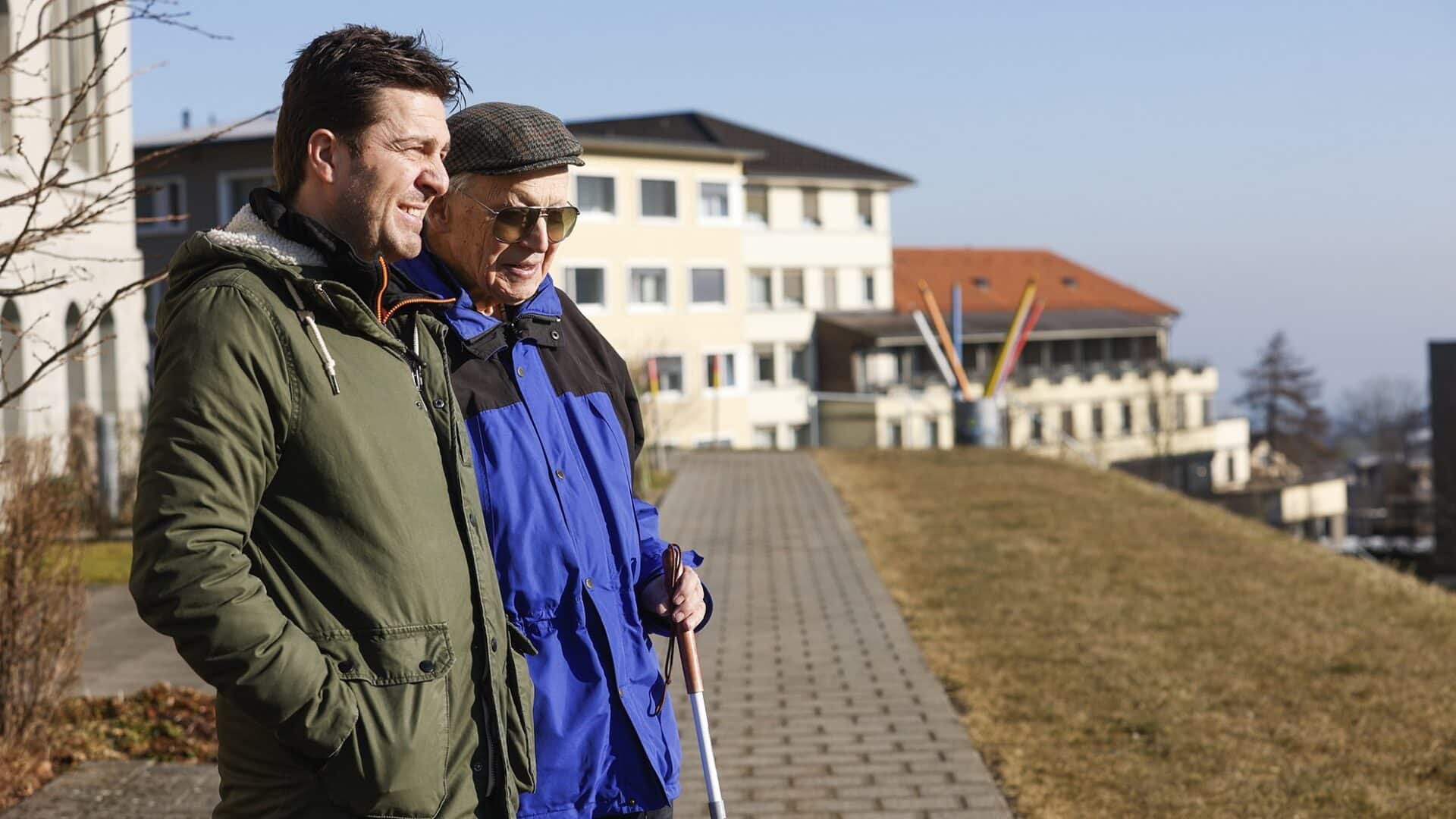 Karl und Martin bei einem gemeinsamen Spaziergang.