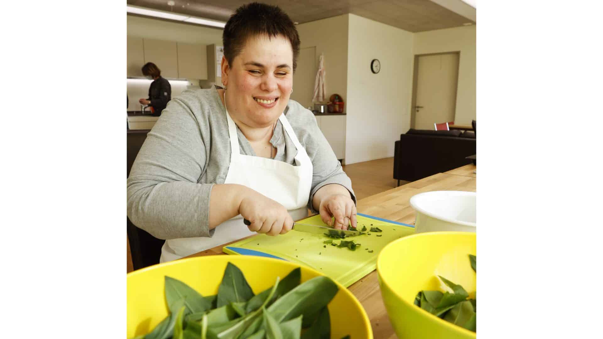 Der Beginn einer liebevoll zubereiteten Bärlauch-Pesto ...